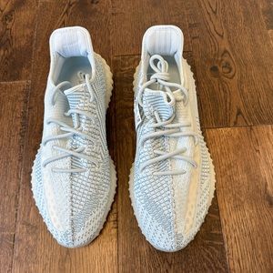 Yeezy Boost 350 V2 NWT Size 10.5